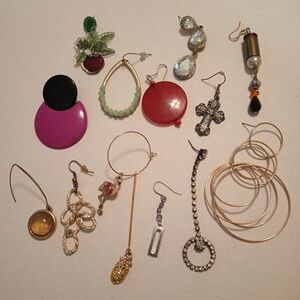 #465.  Crafters 13 Piece Single Earring Bundle